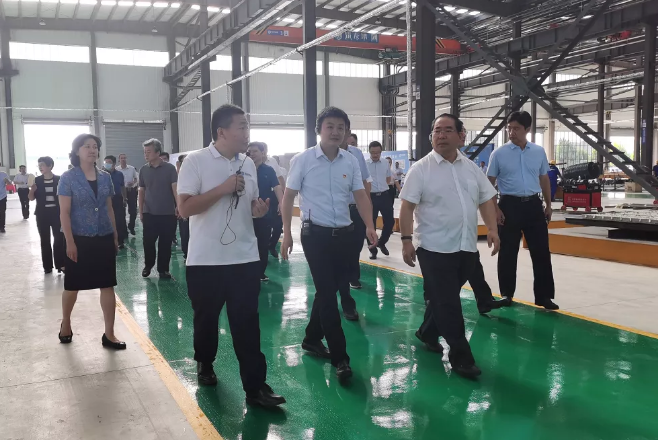 Ding Fuhao, Mayor of Zhoukou City, and his entourage observe Drawin Group Zhoukou Green Building Technology Park