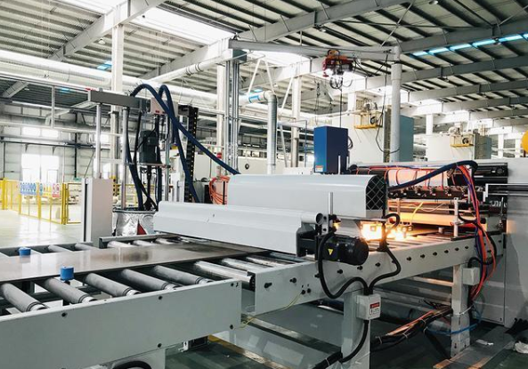 Woniushan energy-saving assembled internal board production line successfully put into operation